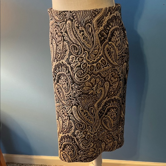 ECI Dresses & Skirts - ECI Elegant Black and Cream Paisley Pencil Skirt, Size L
